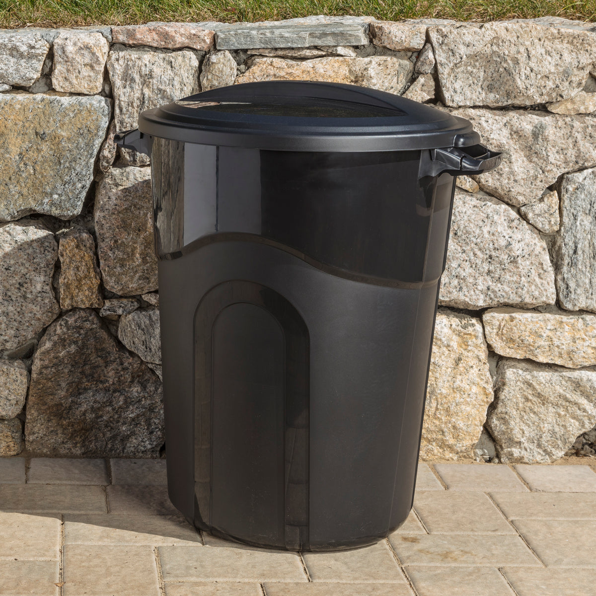 32 Gallon Injection Molded Trash Can - Black