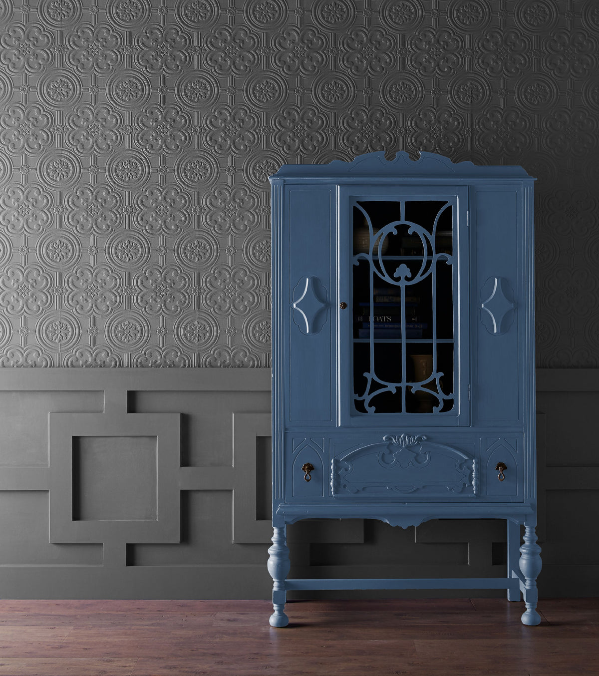 Chalk Style Decorative Paint for Upcycling Furniture